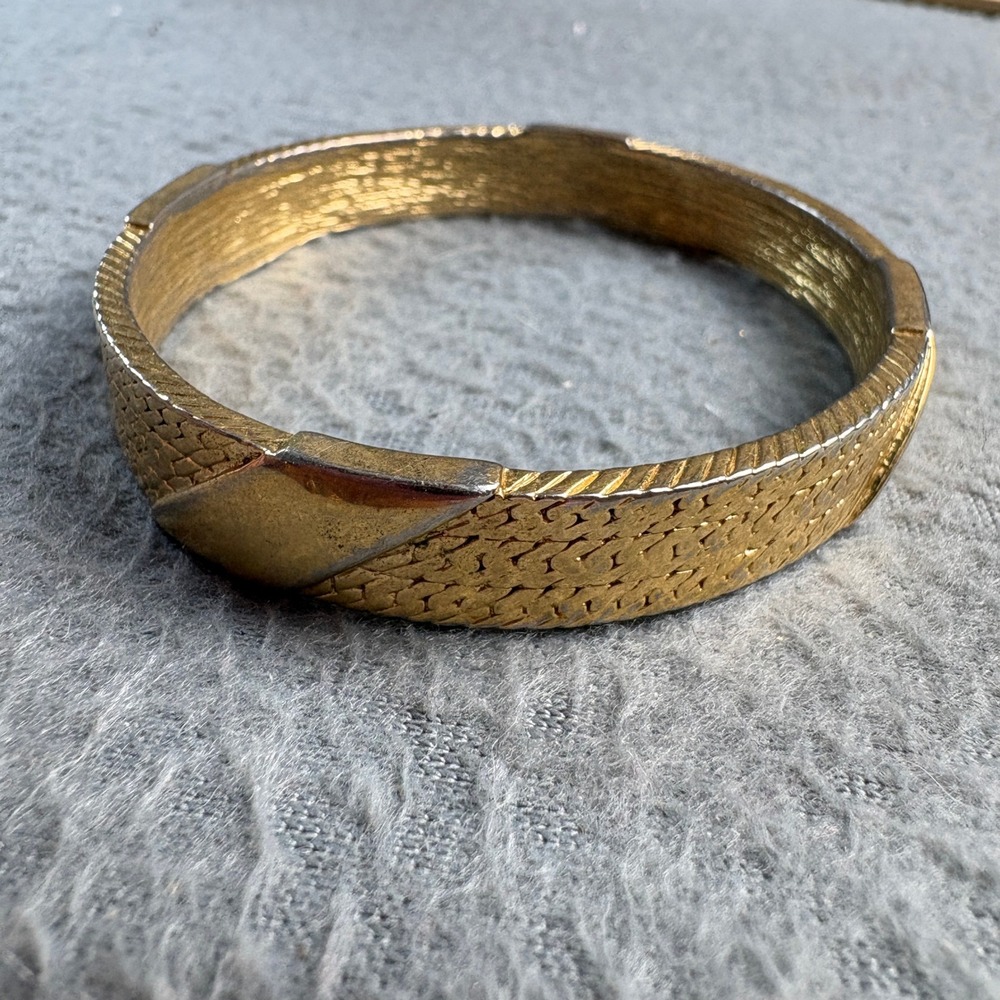 Vintage Trifari Gold Tone Textured Bangle Bracelet Oval Rigid Costume Jewelry